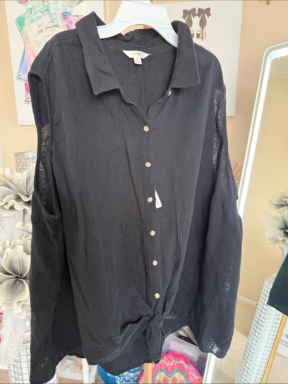 Terra & Sky Black Button-Front Tie Hem Blouse